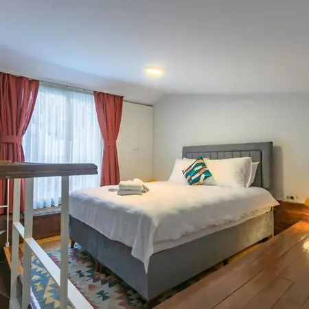4-story Gem In Cihangir - 5 Bedroom & Cute Rooftop Apartment
