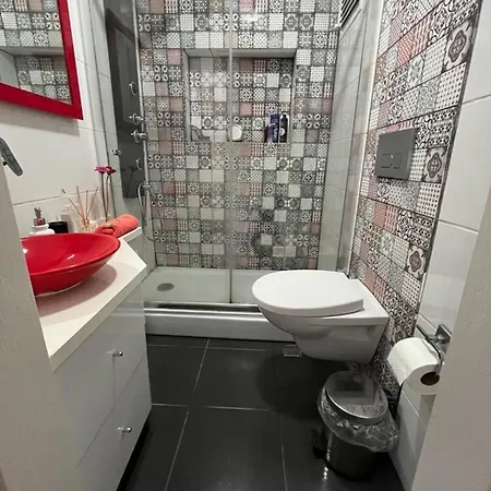 Apartment Centrally Located, 2+1 House In Taksim, Cihangir Istanbul