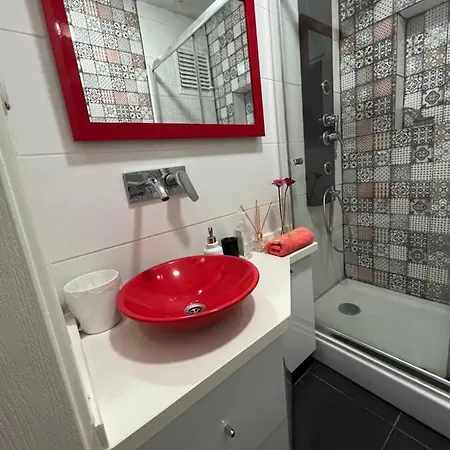 Apartment Centrally Located, 2+1 House In Taksim, Cihangir Istanbul