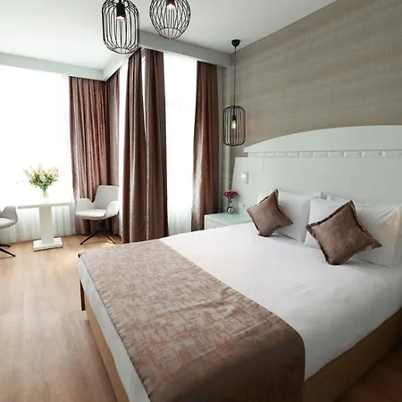 Nova Plaza Orion Hotel 4*