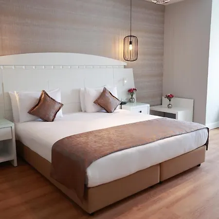 מלון Nova Plaza Orion 4*
