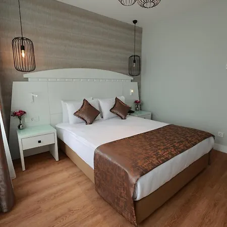 מלון Nova Plaza Orion 4*