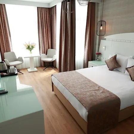 מלון Nova Plaza Orion 4*