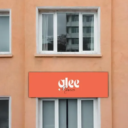 Apartment Glee