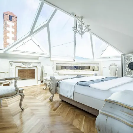 Magnificent Historic Mansion In Beylerbeyi *