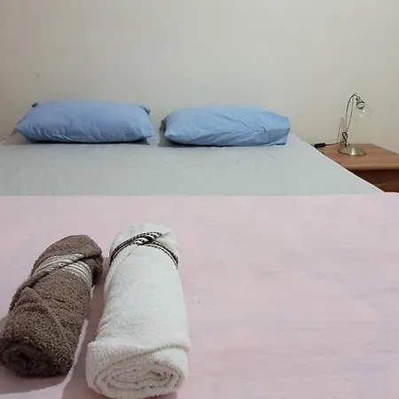 An Easy Transport And Quiet In Guest house