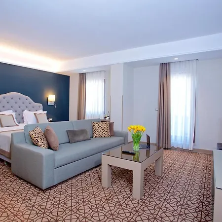 Ramada By Wyndham Taksim 4*