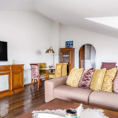 Chic Modern Flat With Terrace In Florya