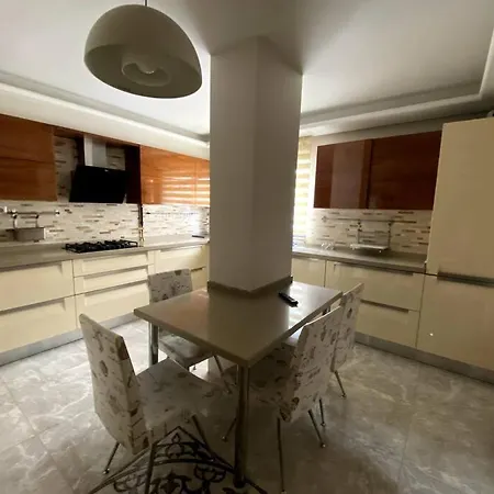 Sisli Nadide Sokak D:5 1+1 *