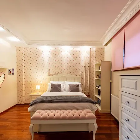 Flat Near Bosphorus Coast With View In Uskudar *