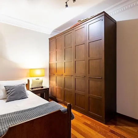Flat Near Bosphorus Coast With View In Uskudar