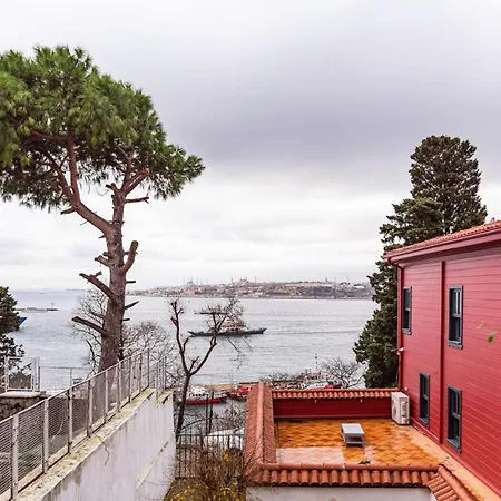 Flat Near Bosphorus Coast With View In Uskudar