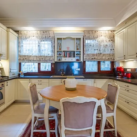 Apartment Flat Near Bosphorus Coast With View In Uskudar Istanbul