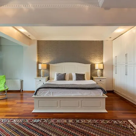 Flat Near Bosphorus Coast With View In Uskudar