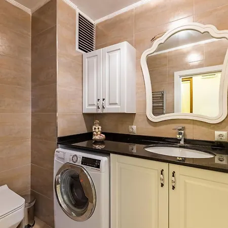 Flat Near Bosphorus Coast With View In Uskudar
