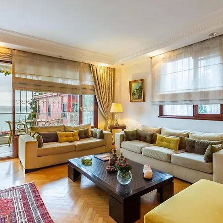 Flat Near Bosphorus Coast With View In Uskudar