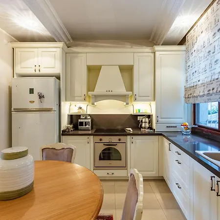 Flat Near Bosphorus Coast With View In Uskudar Apartment Istanbul