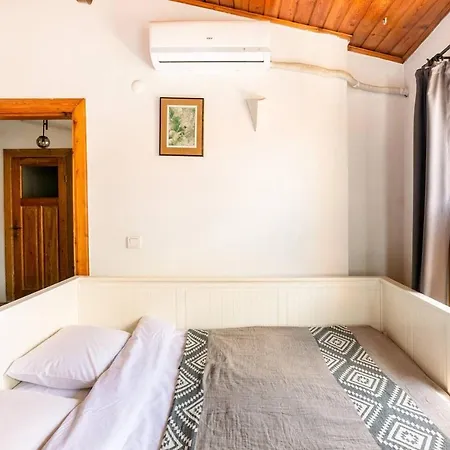 Cosy Roof Flat On 5th Floor With Bosphorus View Istanbul