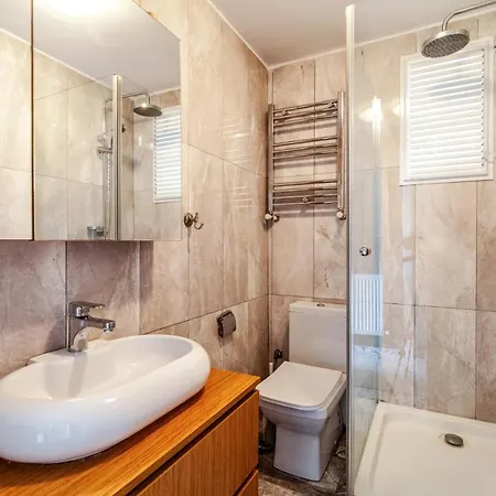 Spacious Oasis In Beyoglu Steps From Galataport