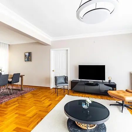 Chic Spacious Flat W Balcony 5 Min To Moda Coast Apartment