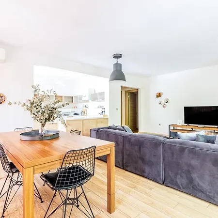Flat W Balcony 1 Min To Bagdat Avenue In Kadikoy Апартаменты *