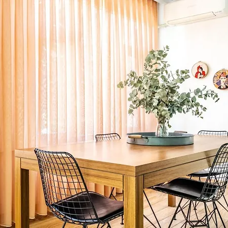 Flat W Balcony 1 Min To Bagdat Avenue In Kadikoy *