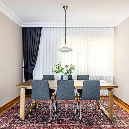 Apartment Chic Spacious Flat W Balcony 5 Min To Moda Coast