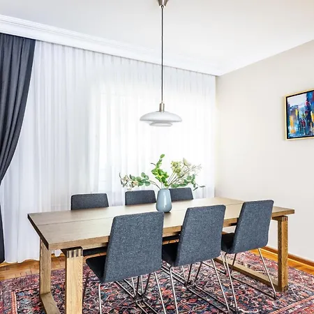 Apartment Chic Spacious Flat W Balcony 5 Min To Moda Coast