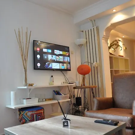 1+1 Flat In Cihangir With Cozy Backyard Apartment Istanbul