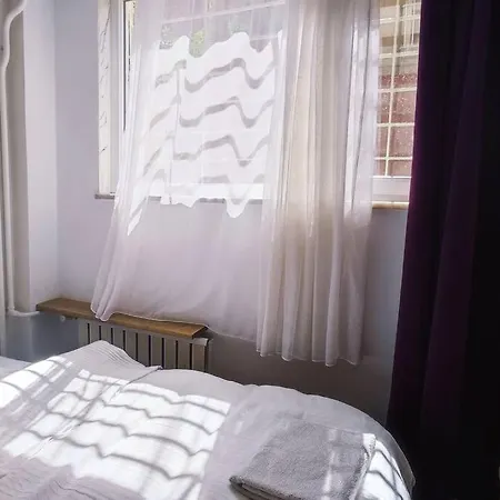 Apartment 1+1 Flat In Cihangir With Cozy Backyard Istanbul