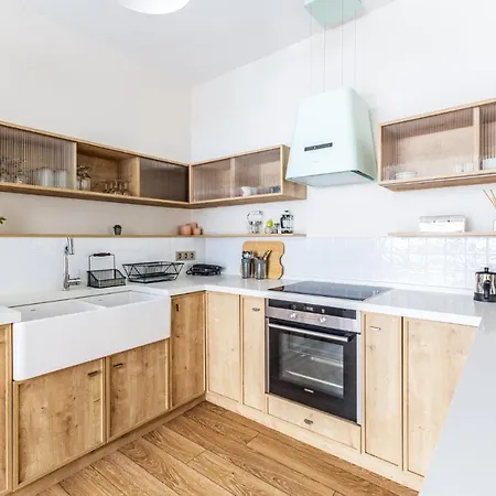 Apartment Flat W Balcony 1 Min To Bagdat Avenue In Kadikoy *