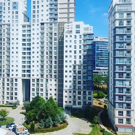 Apartment Spacious One Bedroom *