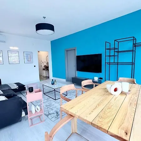 Wonder Homes- Stylish 4br Flat, Terrace, Sea View, Kabatas Istanbul