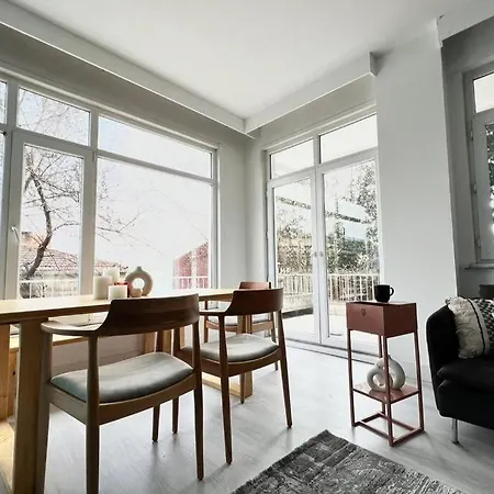 Wonder Homes- Stylish 4br Flat, Terrace, Sea View, Kabatas * Istanbul