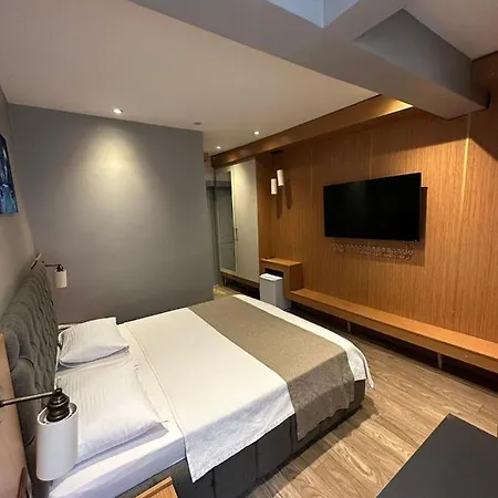Ada Life Hotel *