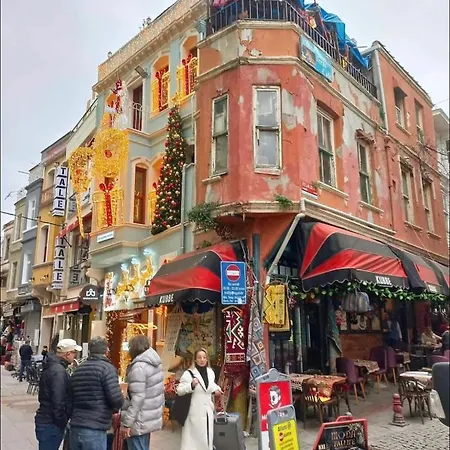 Nil Home's Istanbul