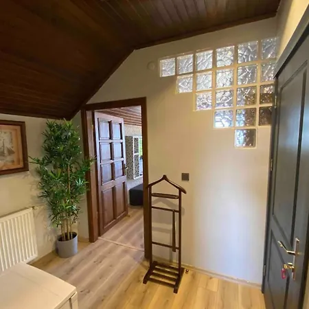 Nil Home's Apartment *
