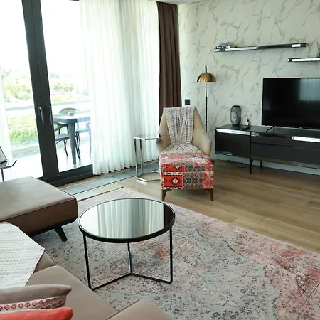 Apartment Lovely Two Bedroom Istanbul