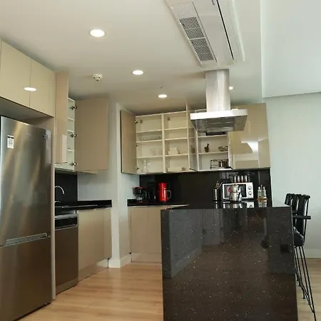 Lovely Two Bedroom Apartment *