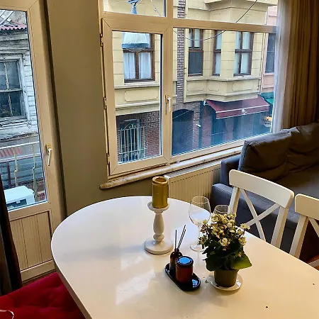 Nil Home's Apartment *
