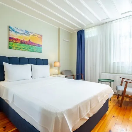 Lovely And Flat In Sisli With Backyard *