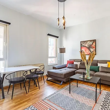 Flat Within Walking Distance To Flower Passage Istanbul