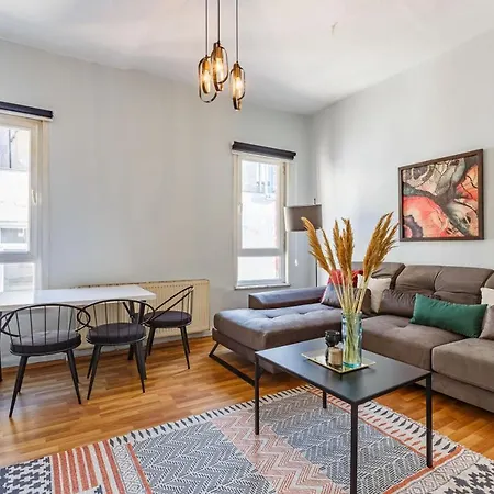Flat Within Walking Distance To Flower Passage Apartment
