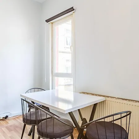 Flat Within Walking Distance To Flower Passage Apartment Istanbul