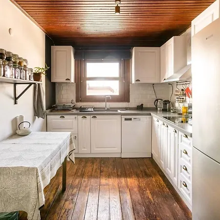 Cosy Roof Flat On 5th Floor With Bosphorus View Apartment *