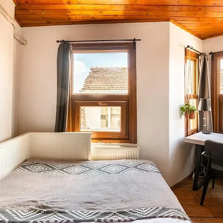 Cosy Roof Flat On 5th Floor With Bosphorus View *