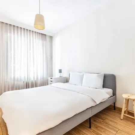 Flat W Balcony 1 Min To Bagdat Avenue In Kadikoy Апартаменты