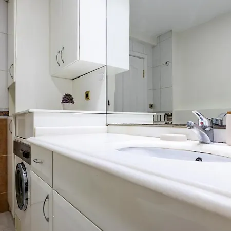 Chic Spacious Flat W Balcony 5 Min To Moda Coast