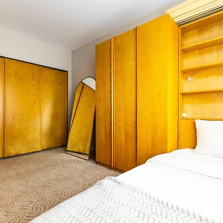 Chic Spacious Flat W Balcony 5 Min To Moda Coast Apartment *