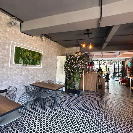 Black Art Hotel *